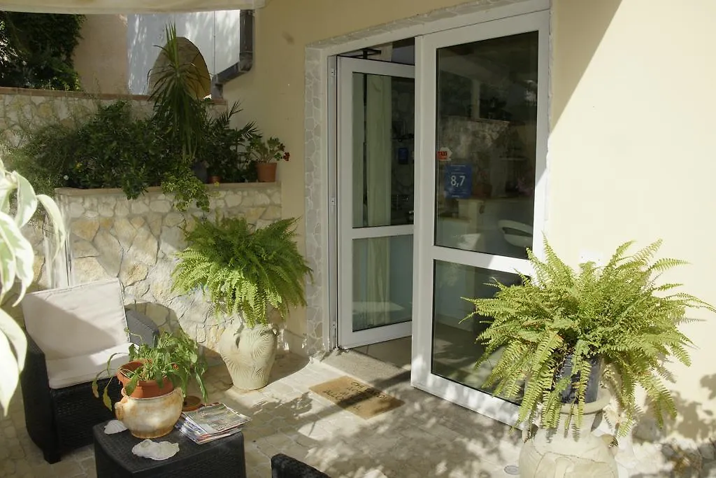 Guesthouse Marinapoetto-1